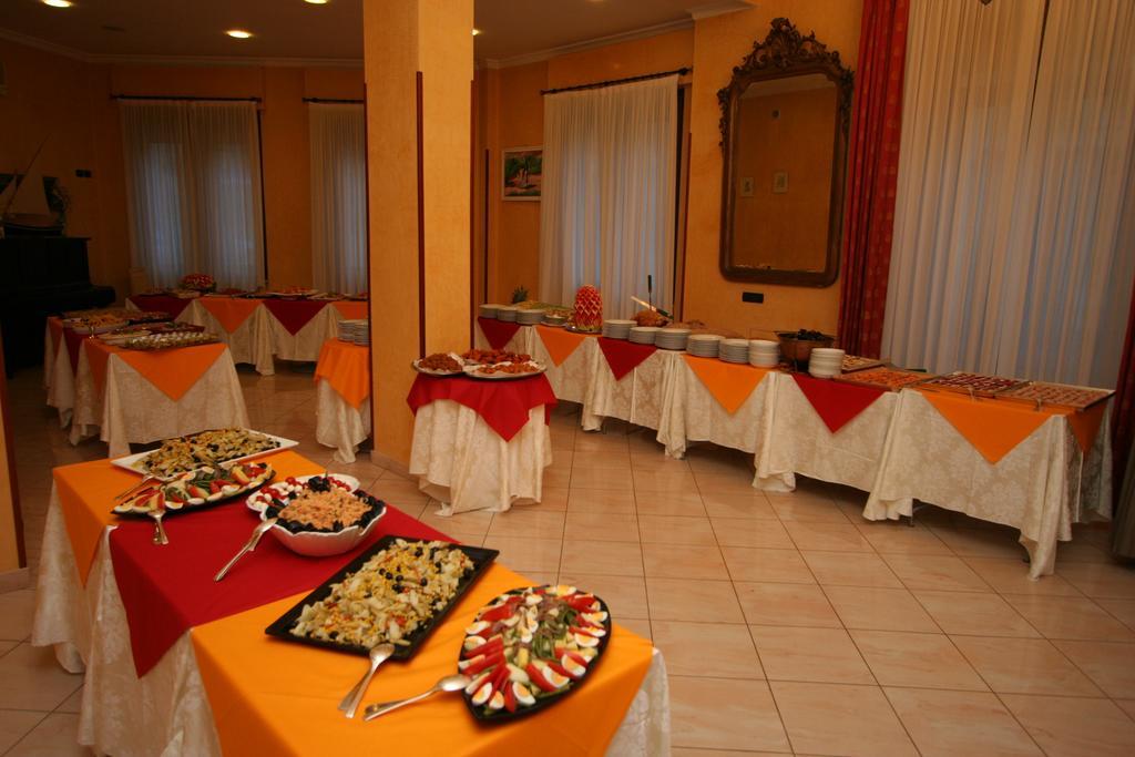 Hotel Nuovo Suisse Alassio Buitenkant foto